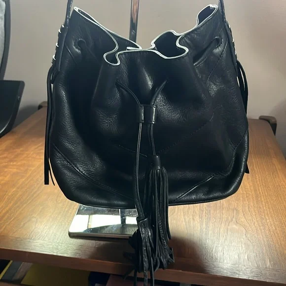 Vince Camuto black leather bucket crossbody bag, cinch top and tassels - Picture 3 of 17